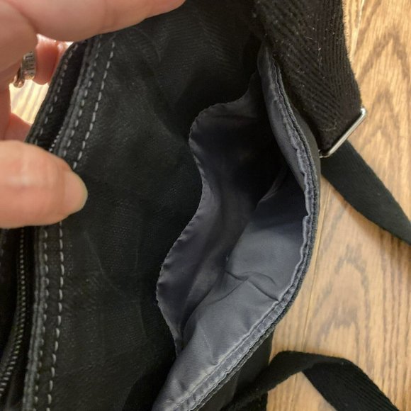 Thirty One 31 Crossbody Organizer Bag Black Textured Stripes Red “C” - Picture 8 of 10